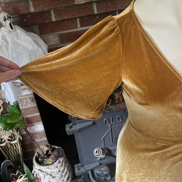 Gold Velvet Wrap Dress - Picture 4 of 8